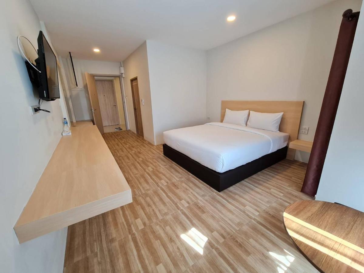 The Charlotte Smart Hotel Лопбури Экстерьер фото