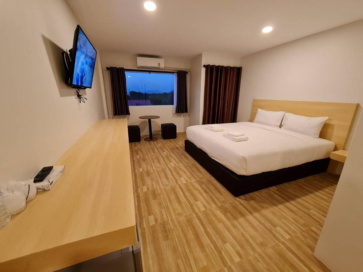 The Charlotte Smart Hotel Лопбури Экстерьер фото