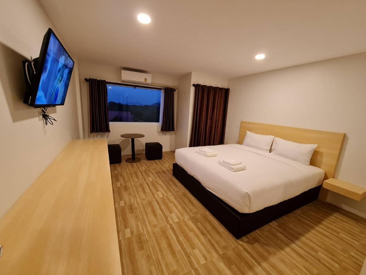 The Charlotte Smart Hotel Лопбури Экстерьер фото