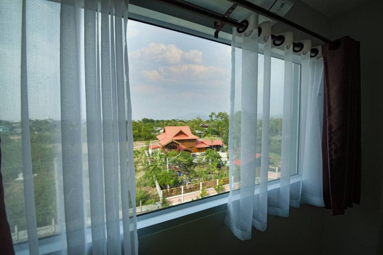 The Charlotte Smart Hotel Лопбури Экстерьер фото