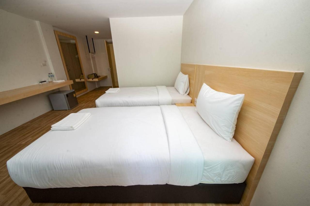 The Charlotte Smart Hotel Лопбури Экстерьер фото