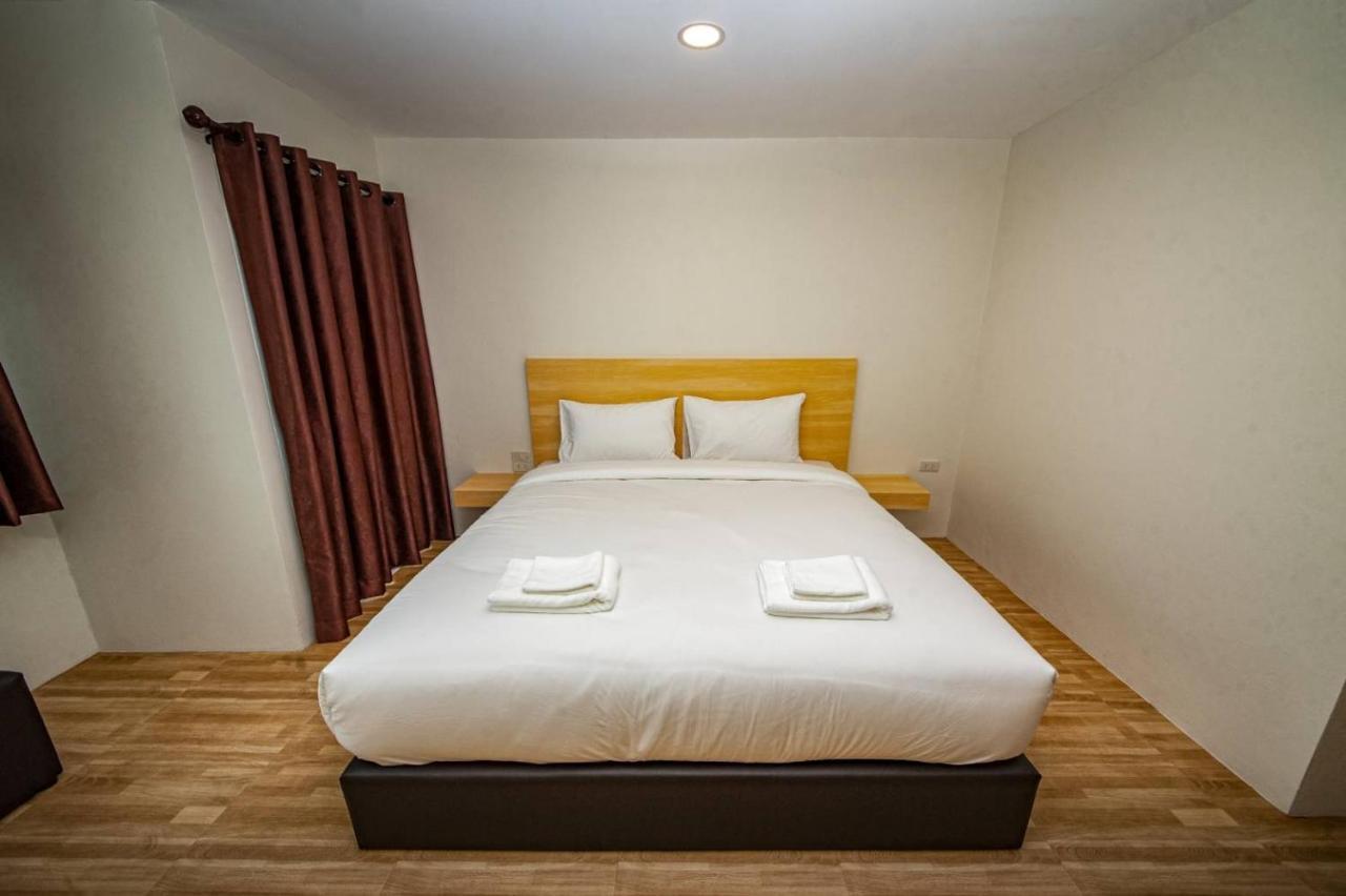 The Charlotte Smart Hotel Лопбури Экстерьер фото