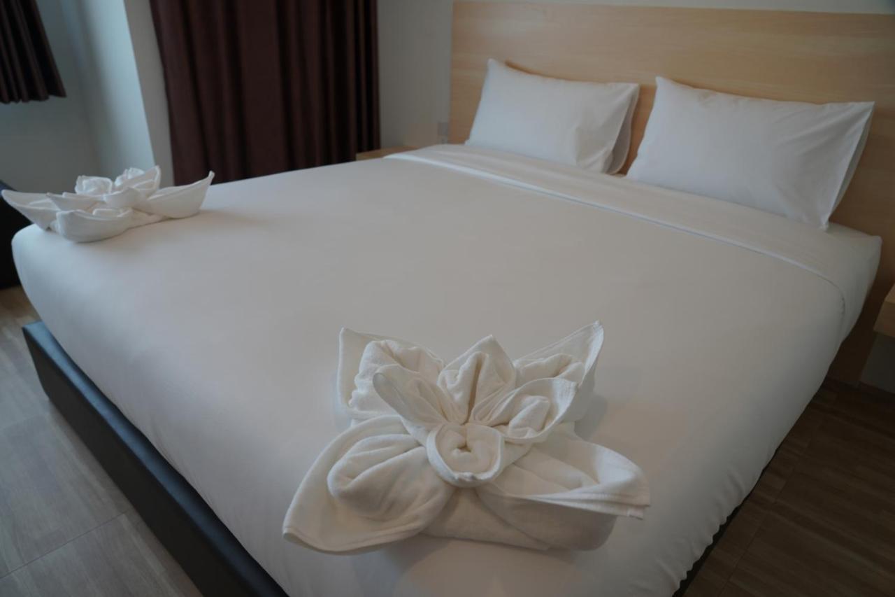 The Charlotte Smart Hotel Лопбури Экстерьер фото