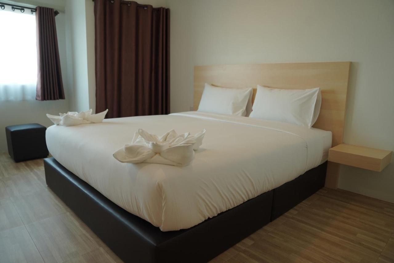 The Charlotte Smart Hotel Лопбури Экстерьер фото