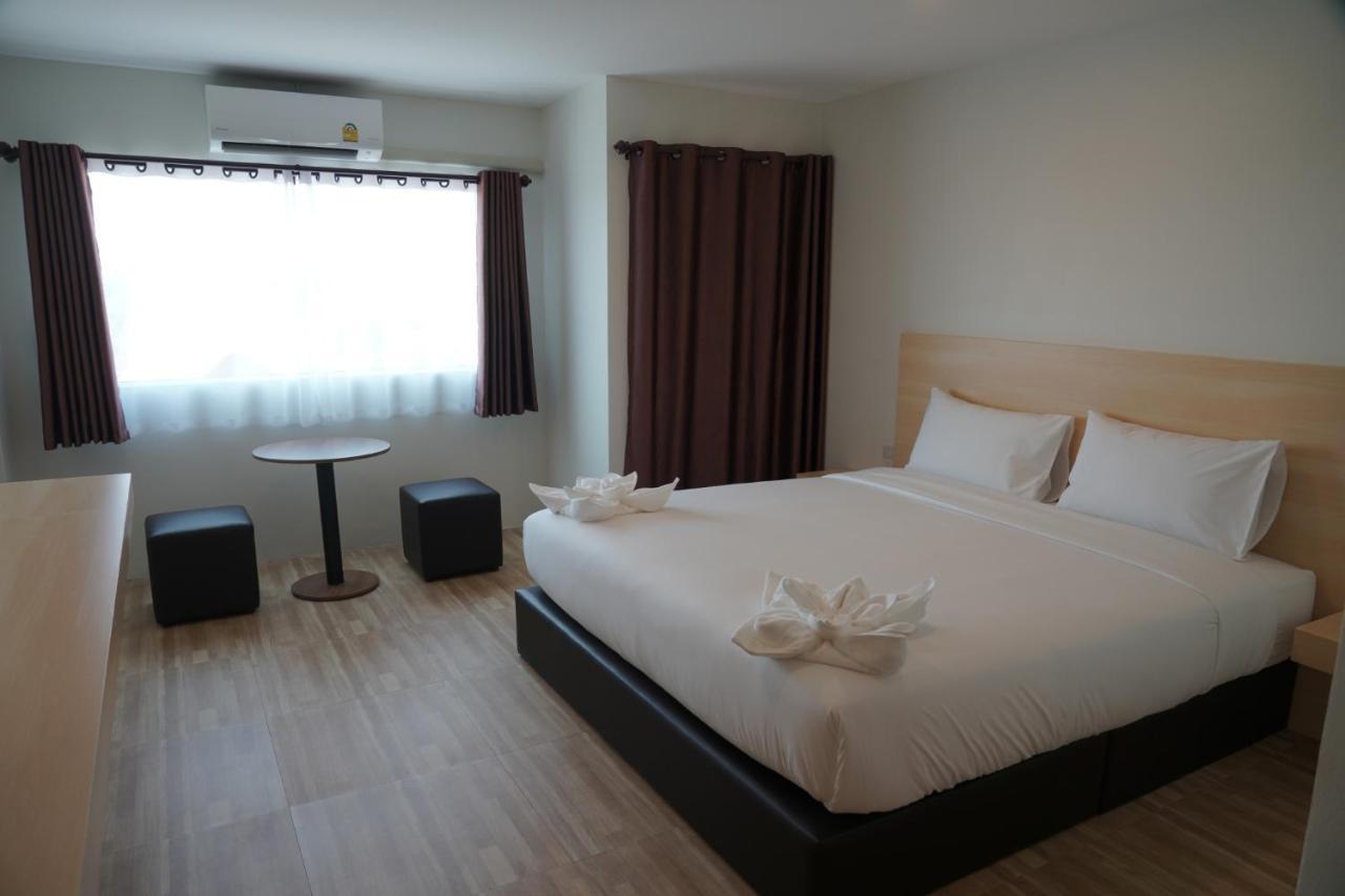 The Charlotte Smart Hotel Лопбури Экстерьер фото