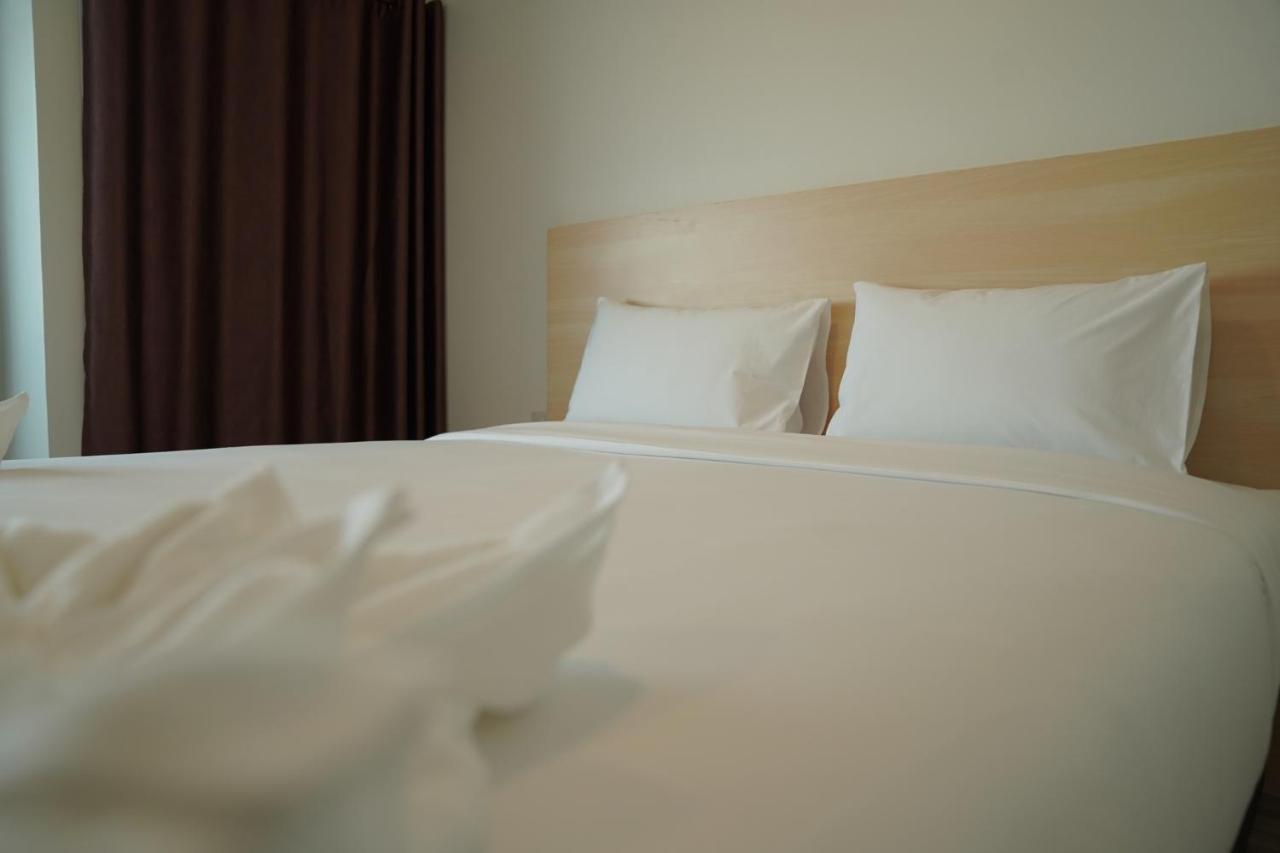 The Charlotte Smart Hotel Лопбури Экстерьер фото