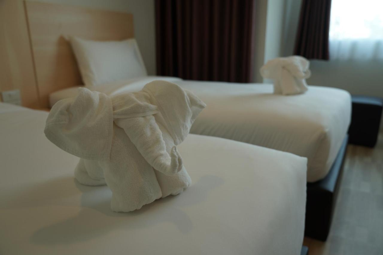The Charlotte Smart Hotel Лопбури Экстерьер фото