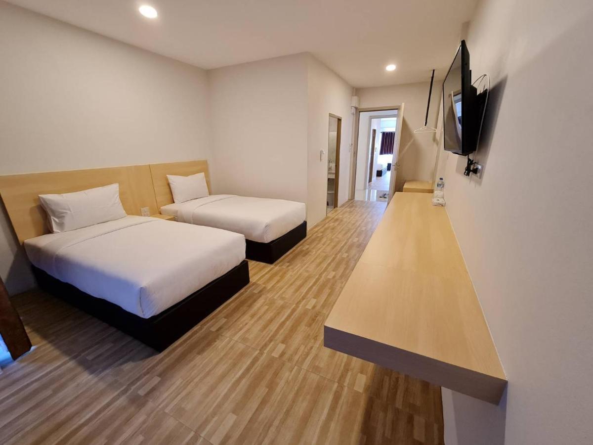 The Charlotte Smart Hotel Лопбури Экстерьер фото